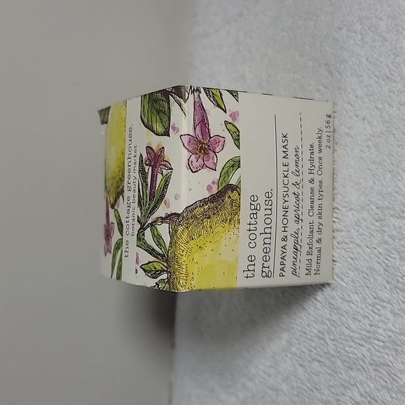 A lot of beauty products! - Picture 9 of 10